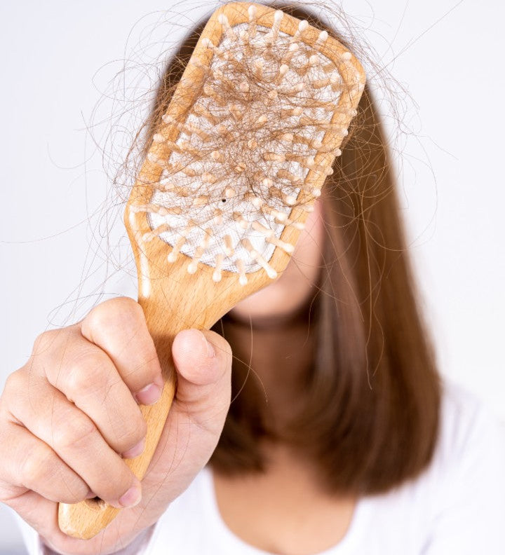 ¿Qué vitaminas me faltan si se me cae el pelo?