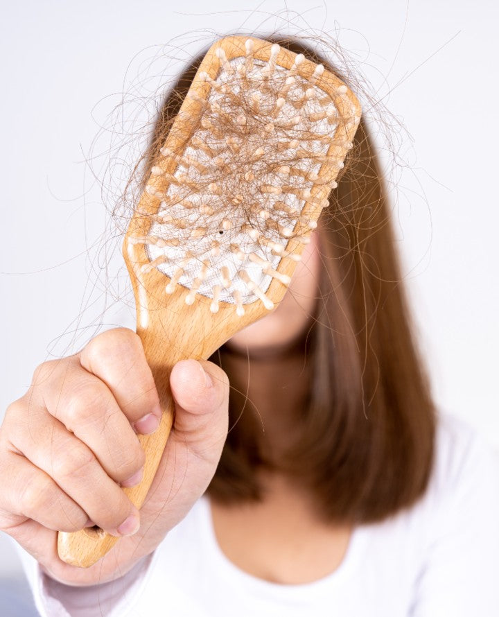 ¿Qué vitaminas me faltan si se me cae el pelo?